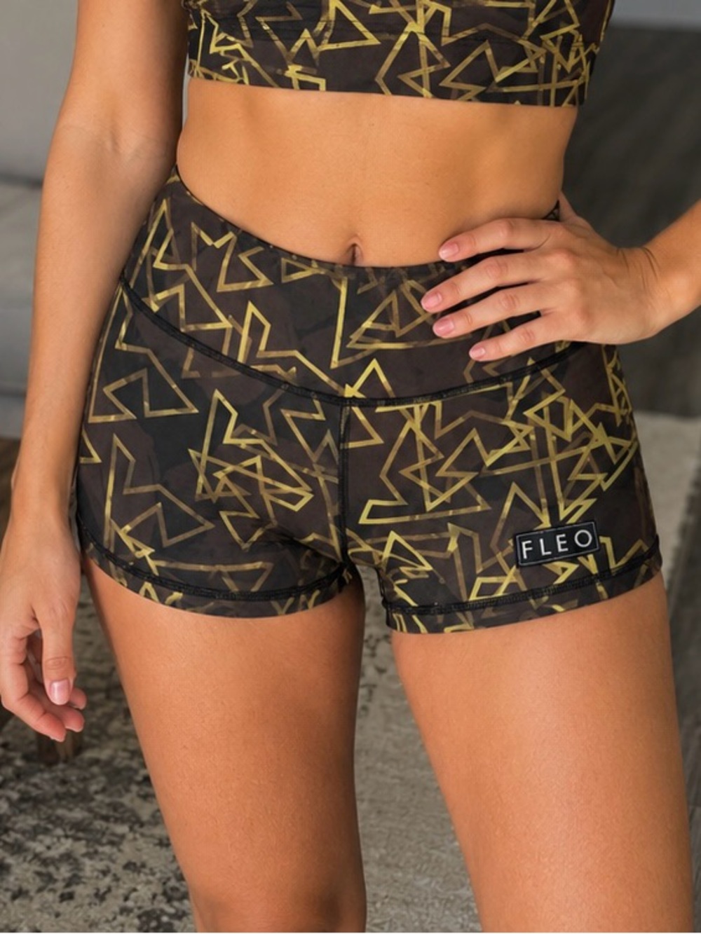 FLEO Brown Gold Geometric Athletic Shorts Women’s Size M CrossFit Gym Yoga